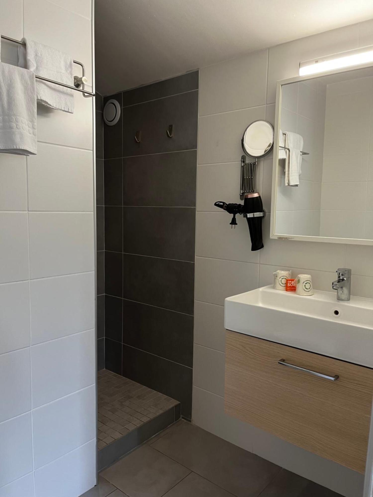 Hotel Cote Et Lac Biscarrosse Bagian luar foto